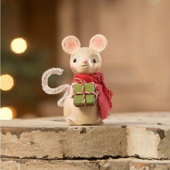 Bethany Lowe Little Mouse With Gift Christmas Figure ML2102 New - Picture 1 of 2